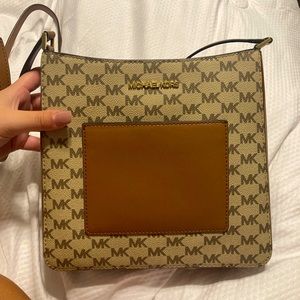 Michael Kors Shoulder Bag.